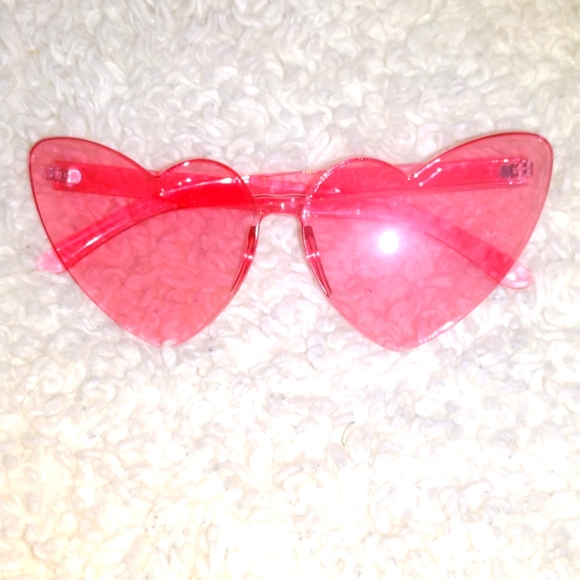 - NWOT- Hot Pink Heart Cat Eye Sunglasses 😎 - Picture 1 of 4